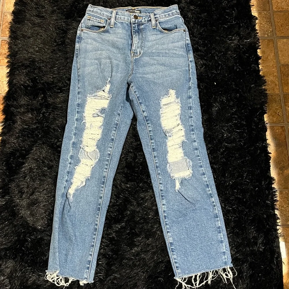 Fashion nova distressed jeans - Picture 1 of 4